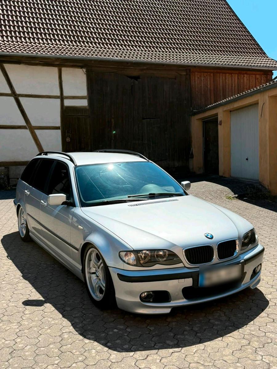 BMW 320 2005 — interior