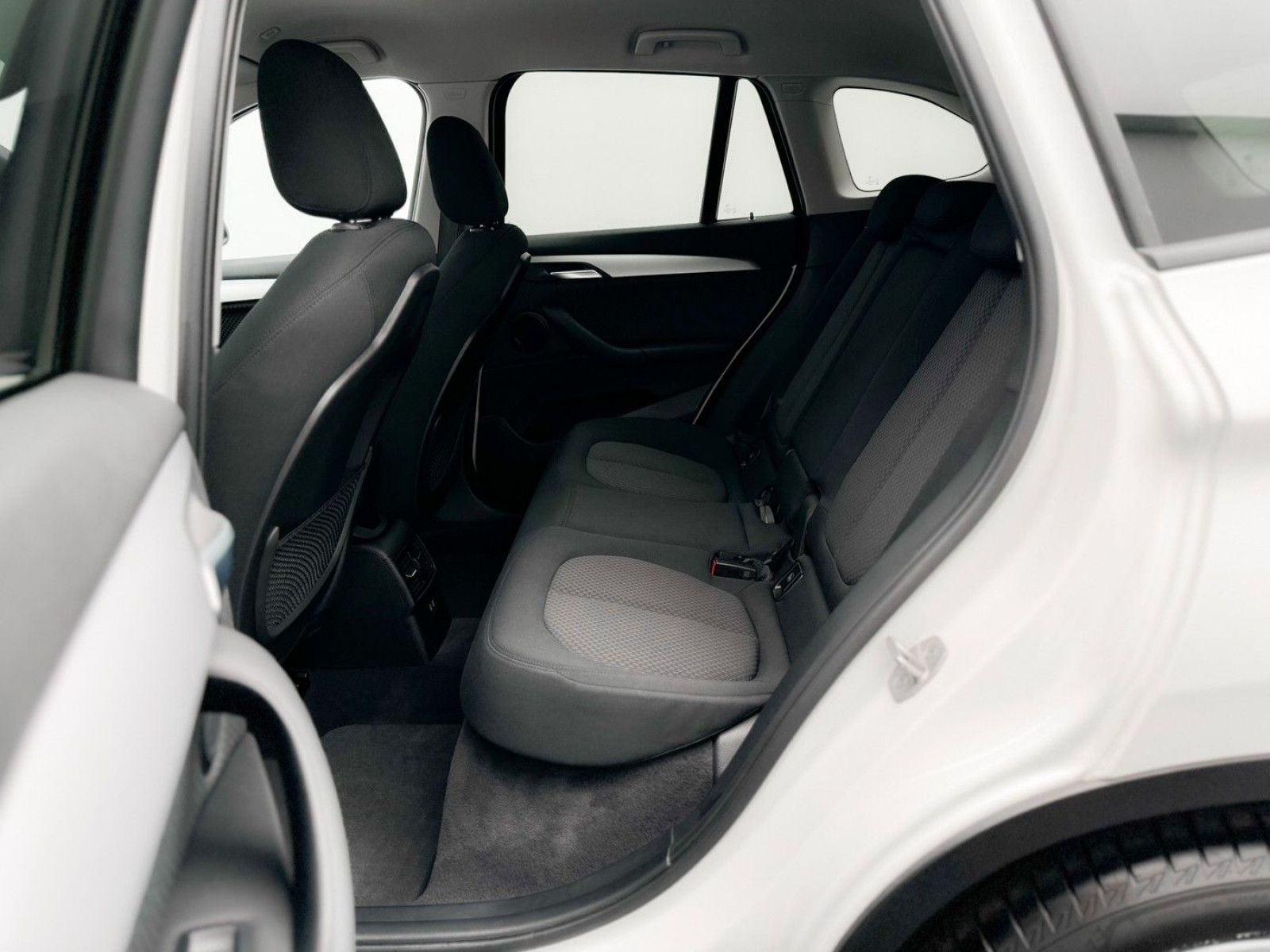 Fahrzeugabbildung BMW X1 xD25e DAB Navi Lordos PDC Geschwindigkeitsreg