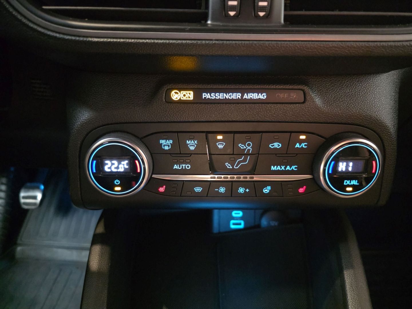 Fahrzeugabbildung Ford Focus Turnier ST-Line GJR Navi LED ACC Apple Car