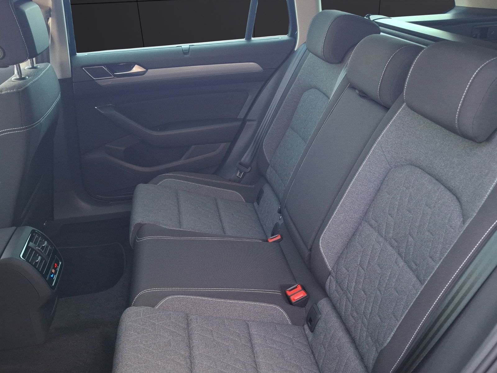 Fahrzeugabbildung Volkswagen Passat Variant TSI Business DSG Matrix Navi ACC