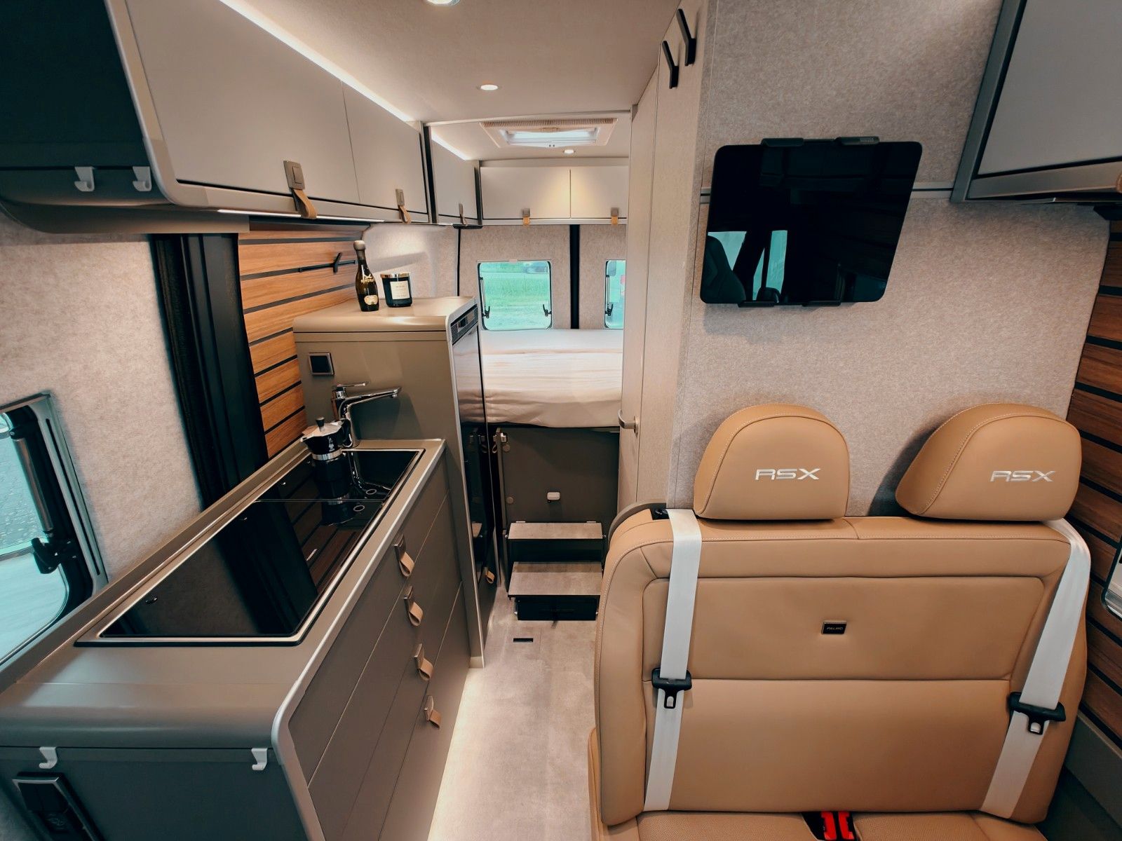 Fahrzeugabbildung HYMER / ERIBA / HYMERCAR GRAND CANYON S MB 600 4x4² RSX - TRIPLE CARBON