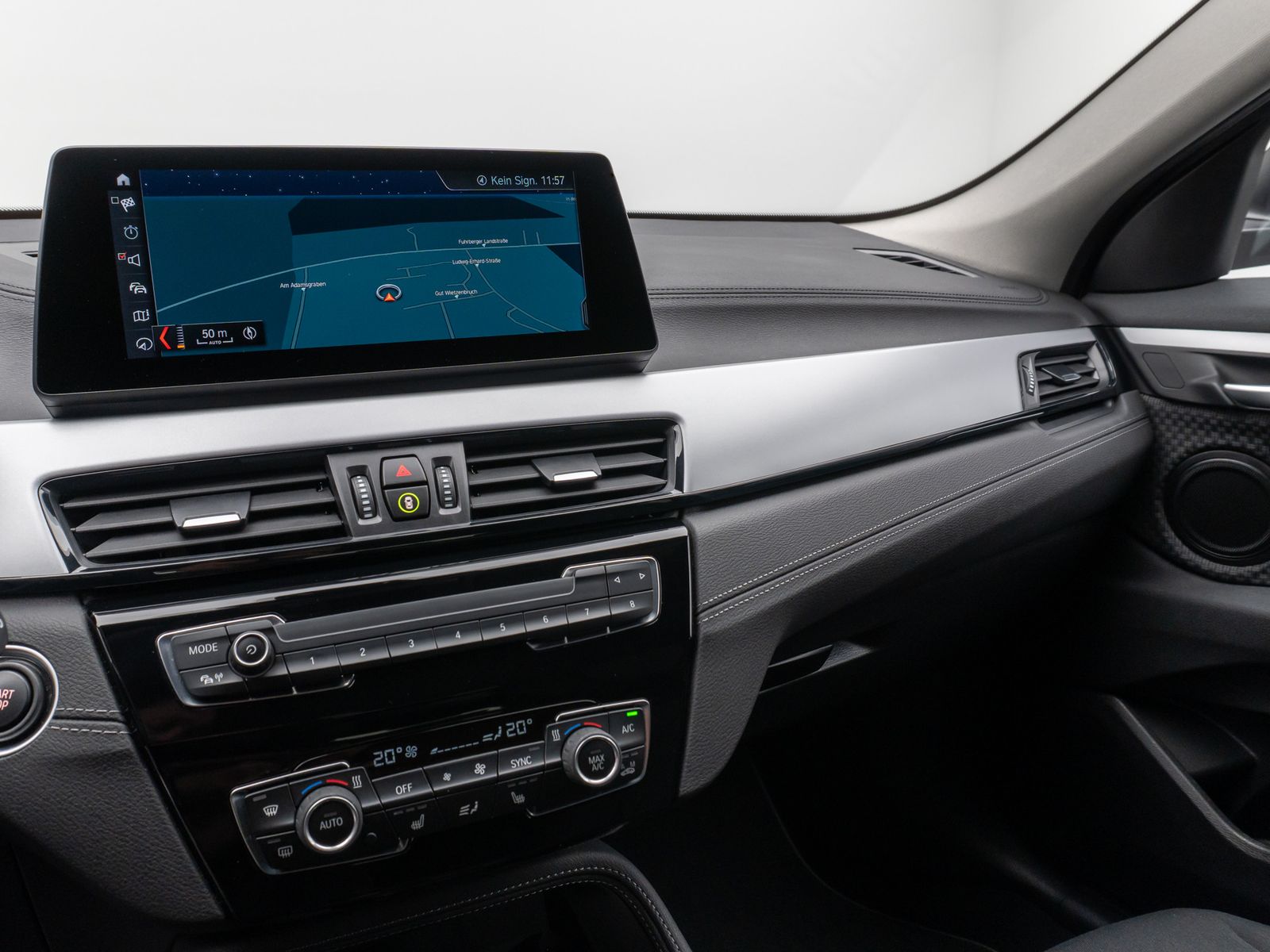 Fahrzeugabbildung BMW X2 xD25e Kamera HUD DAB HiFi Navi+Komfort Alarm