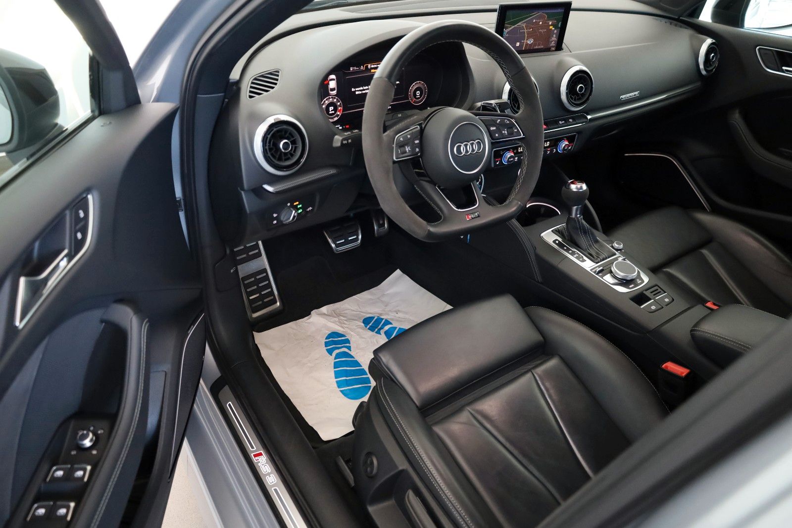 Fahrzeugabbildung Audi RS3 Lim. 2.5TFSI quattro RS-Sitze,PanDach,Bang&O