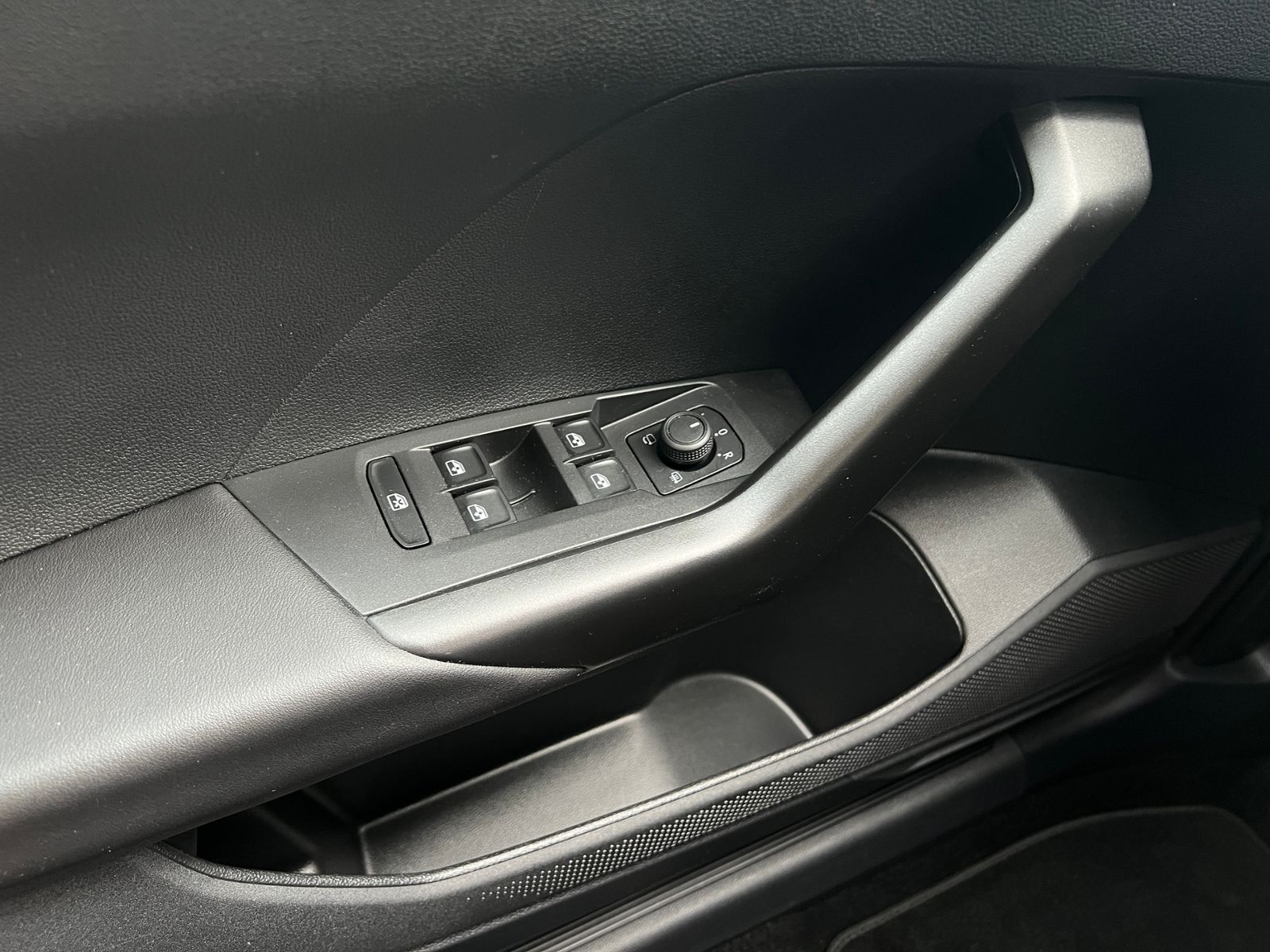 Fahrzeugabbildung Volkswagen T-Cross Life 1.0 TSI DSG *Climatronic, Sitzhzg.,
