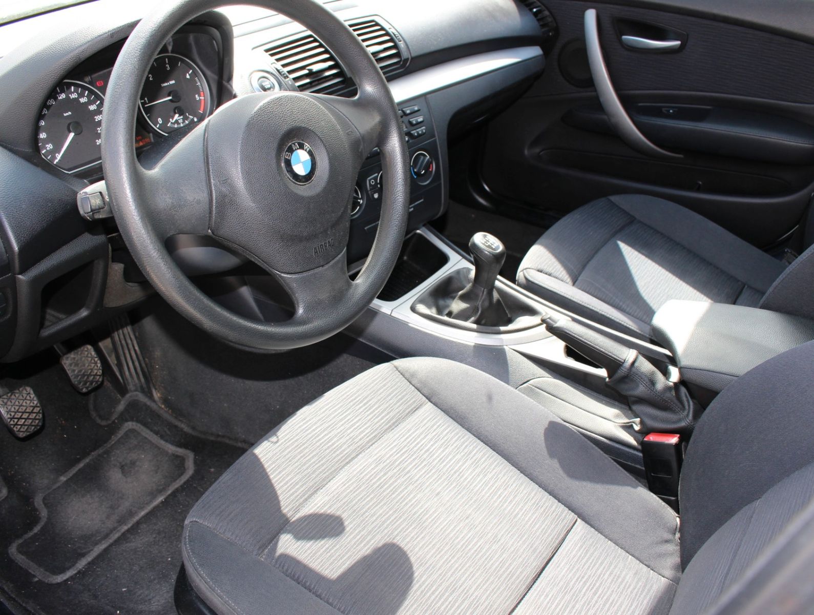 Fahrzeugabbildung BMW 116 d Avantage Paket + Klima + PDC