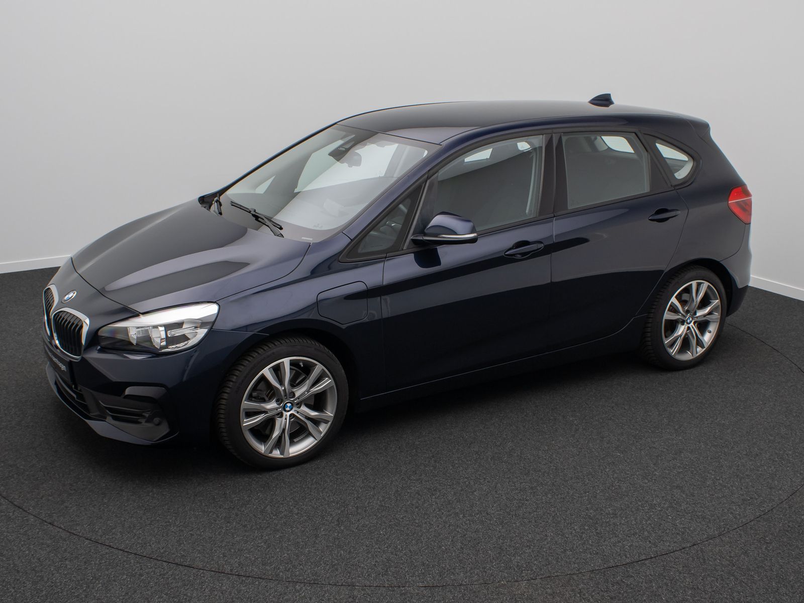 Fahrzeugabbildung BMW 225 Active Tourer iPerf ACC Kamera HUD DAB 18"
