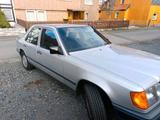Mercedes-Benz Mercedes Benz W124 - Mercedes-Benz W124 aus dem Jahr 1989