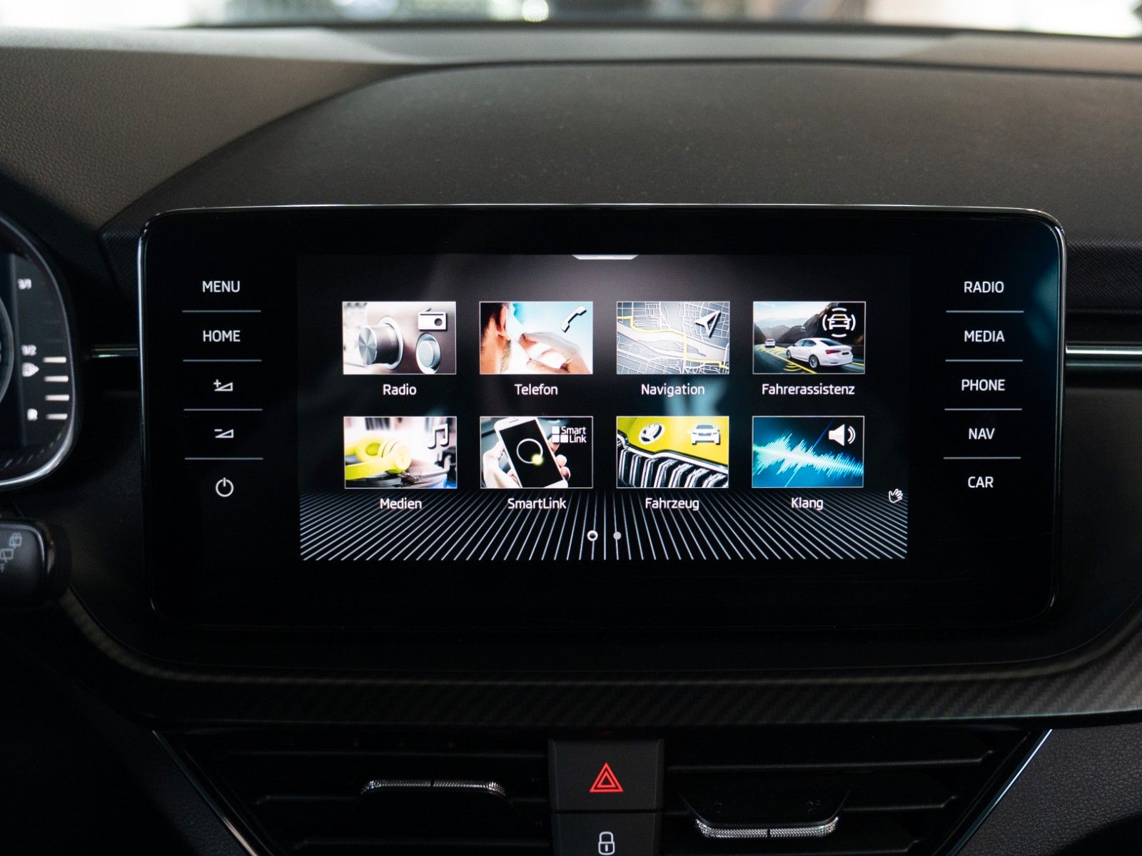 Fahrzeugabbildung SKODA Scala Monte Carlo DSG/KEYLESS/NAVI/LED/PDC/PANO