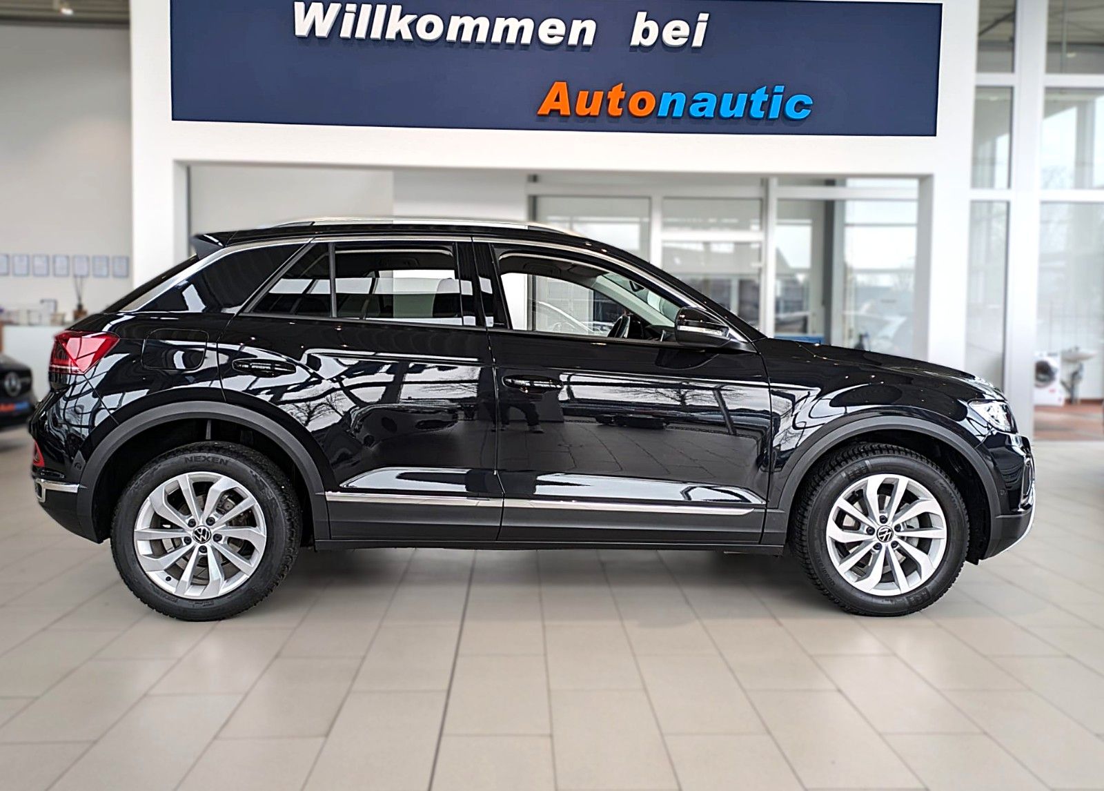 Fahrzeugabbildung Volkswagen T-Roc 2.0 TDI STYLE NAVI SHZ ACC LED CAM AHK