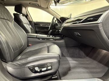 BMW 750 - 10