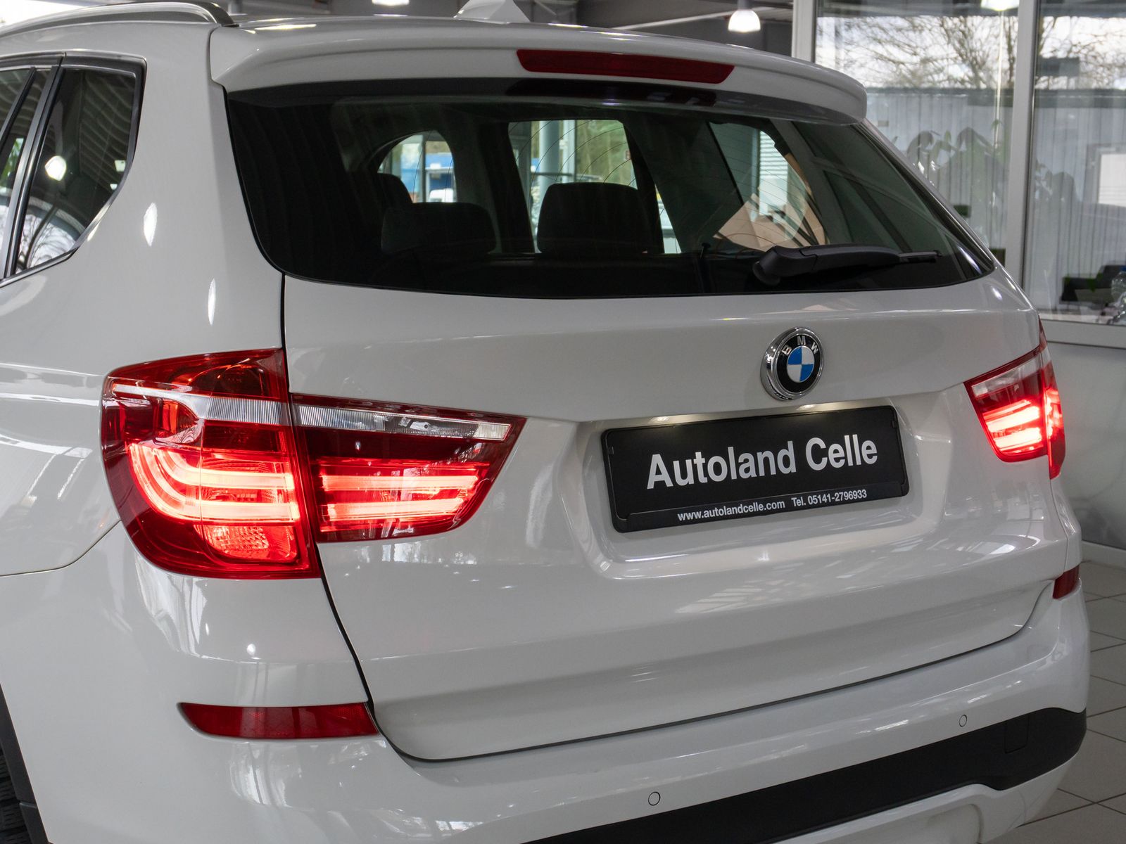 Fahrzeugabbildung BMW X3 xD30d Panorama HUD HiFi Xenon PDC Sport Leder
