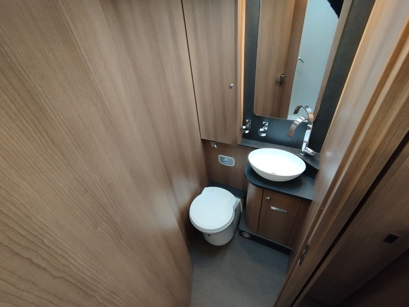 Fahrzeugabbildung Carthago C2-tourer I 147 RB LE L comfort Mercedes,TV,Navi