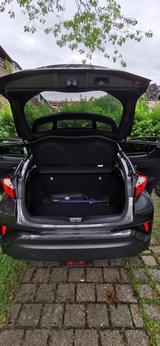 Toyota C-HR 1.2-l-Turbo Allrad Multidrive S Team De... - graue Toyota C-HR