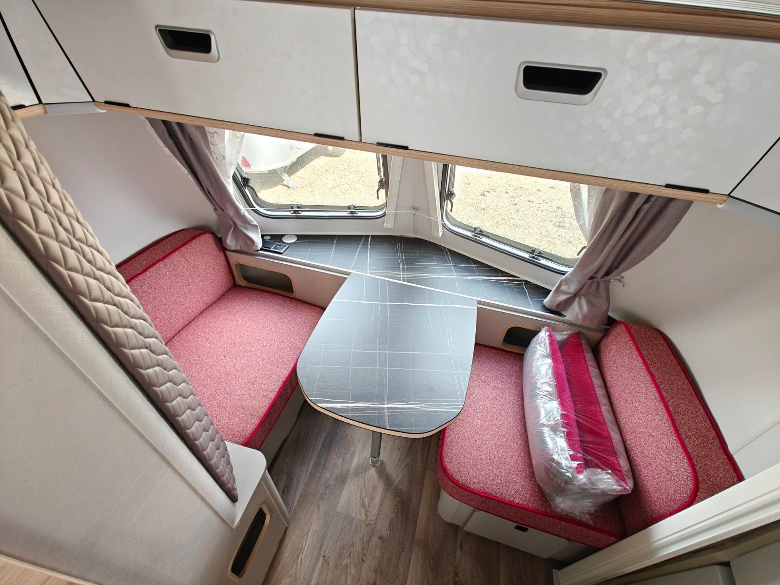 Fahrzeugabbildung HYMER / ERIBA / HYMERCAR Touring 542 Tango Red - JETZT 6.844€ SPAREN !!!