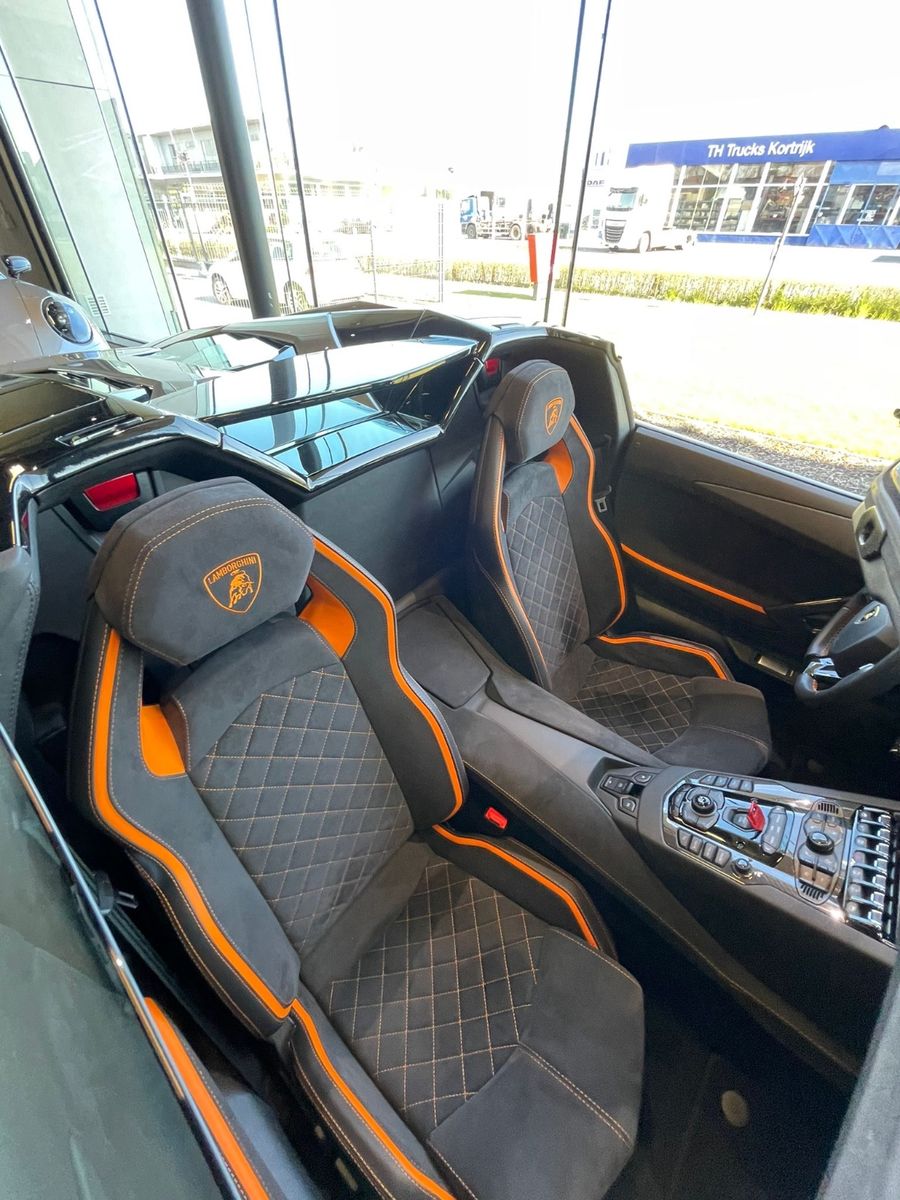 Fahrzeugabbildung Lamborghini AVENTADOR S ROADSTER CARBON LIFT TOPZUSTAND!!!