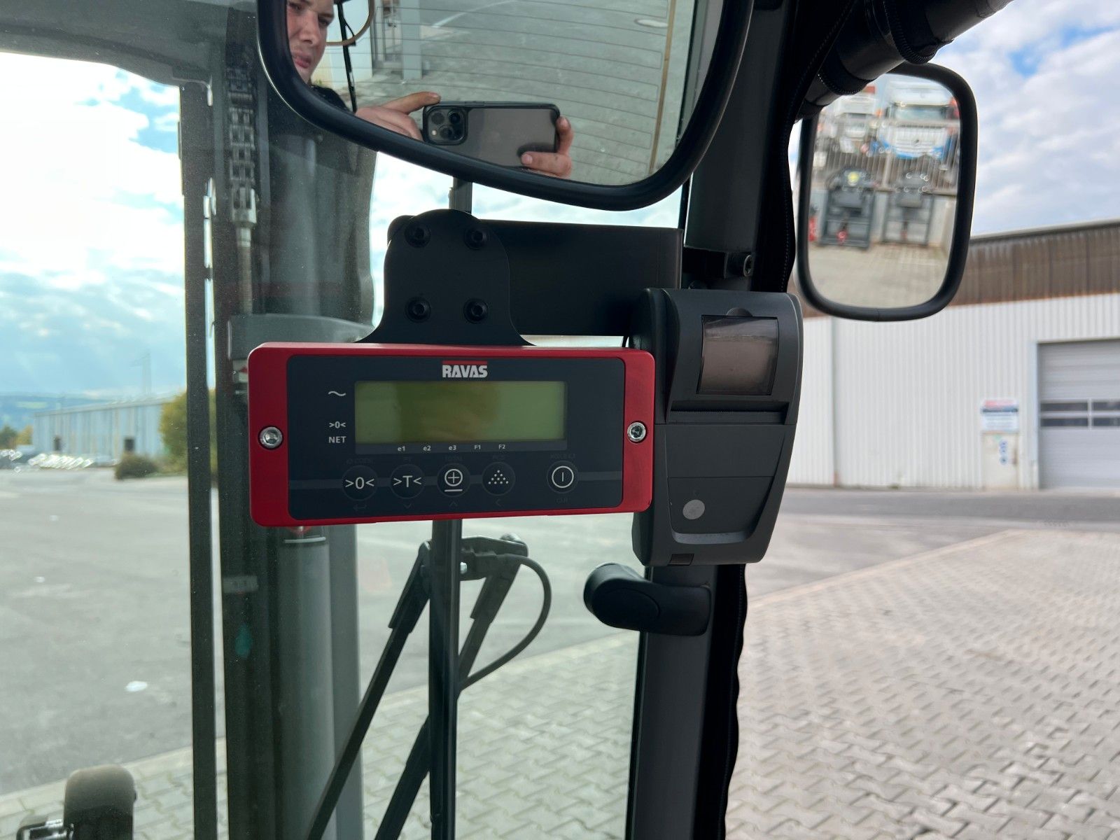 Fahrzeugabbildung Jungheinrich EFG 215 / Triplex: 4.25m! / SS / 1.573h / 2024