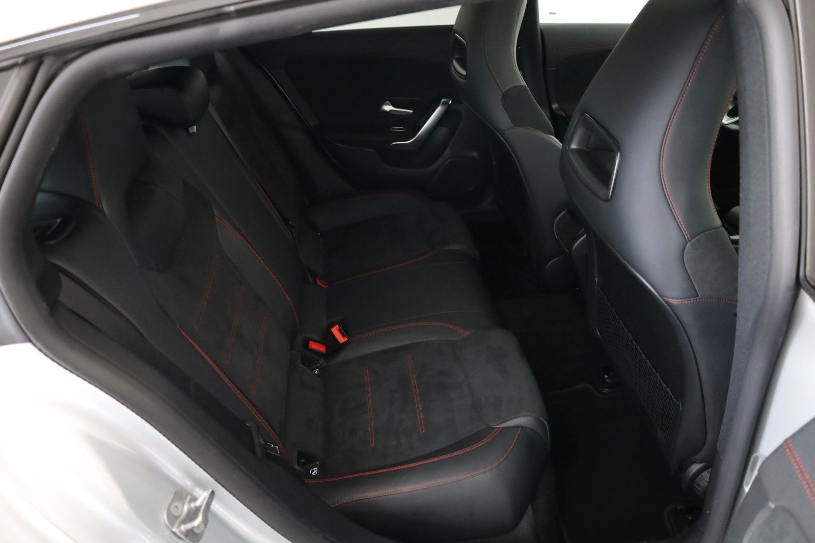 Fahrzeugabbildung Mercedes-Benz CLA 220d SB 4M AMG Line T.Leder,Navi,Night/ParkP