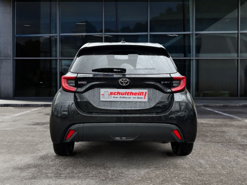Fahrzeugabbildung Toyota Yaris Hybrid 116 1.5 VVT-i Team Deutschland