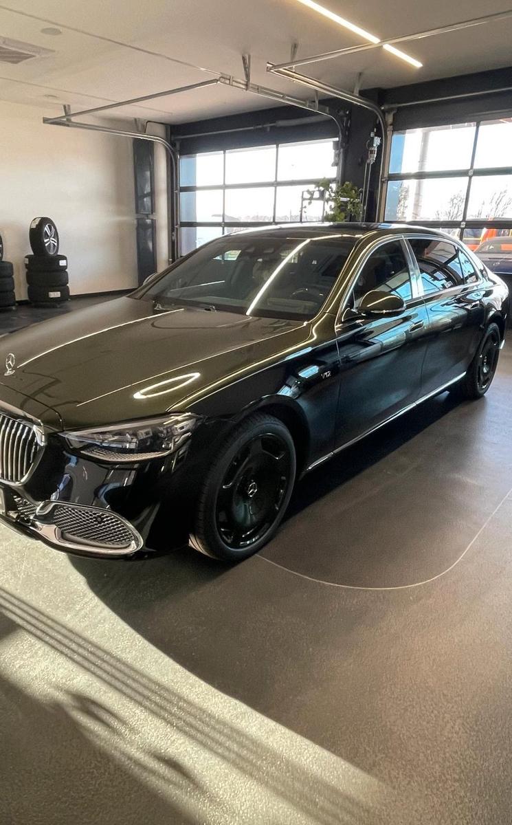 Mercedes-Benz S 680 Maybach 1 of 50