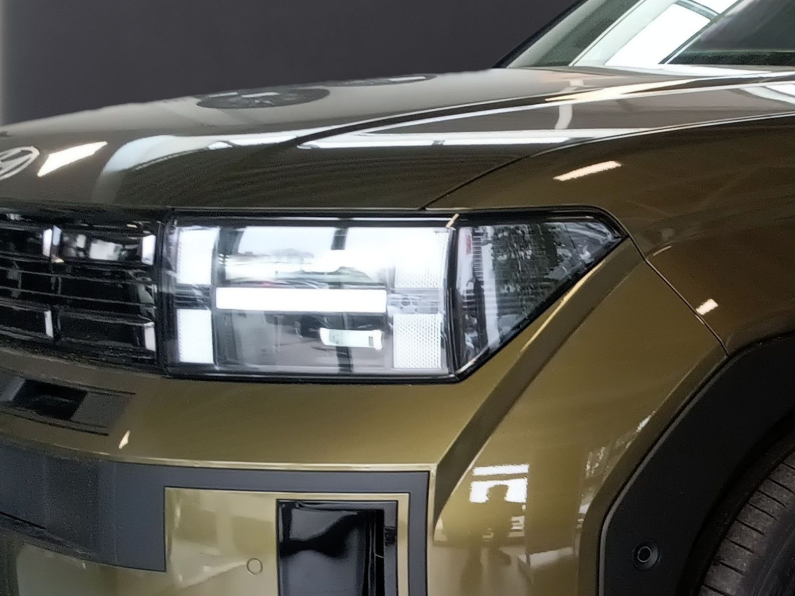 Fahrzeugabbildung Hyundai Santa Fe 1.6 T Hybrid 215PS 4WD Signature