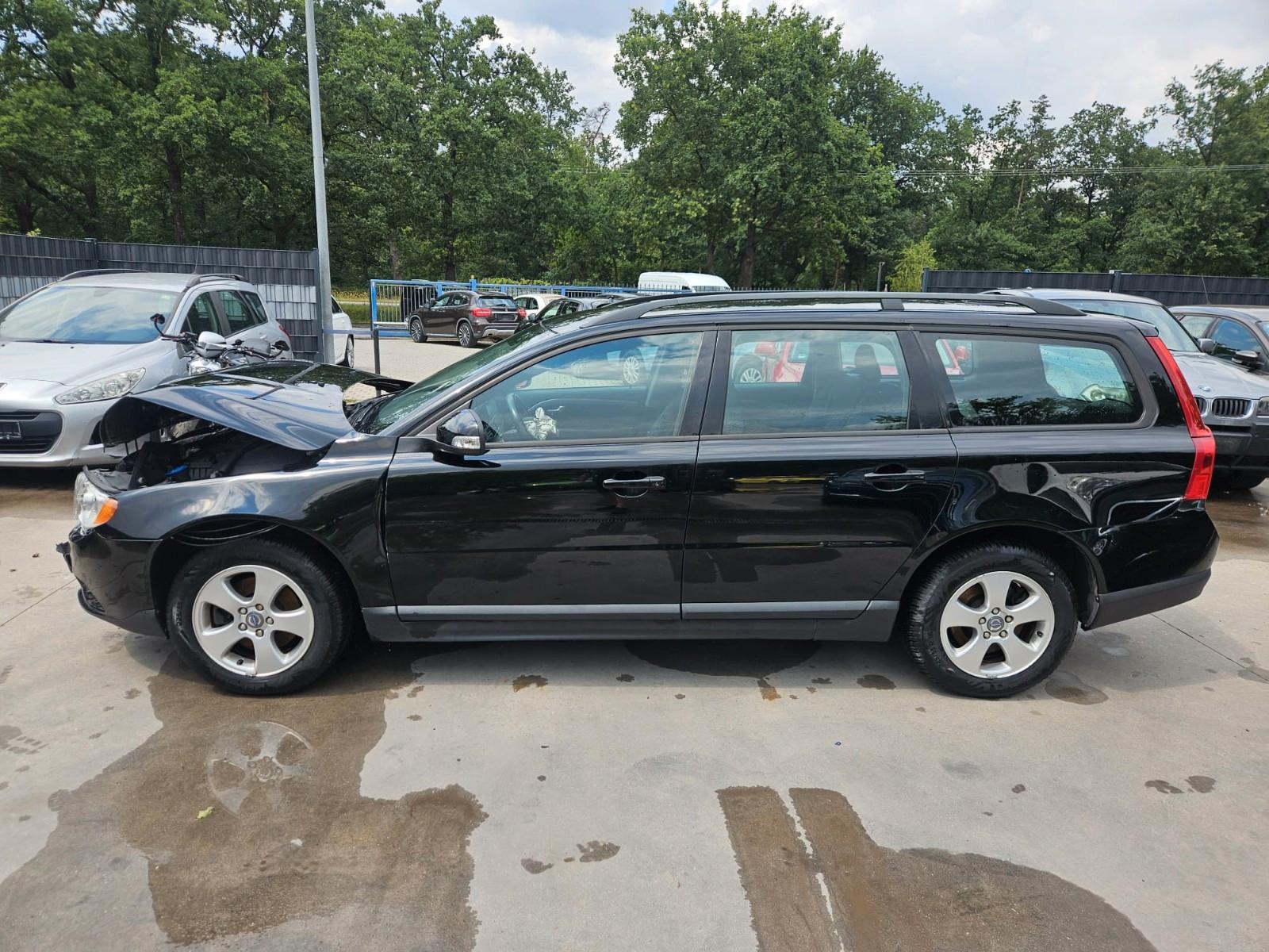 Volvo V70 2010 — photo 7