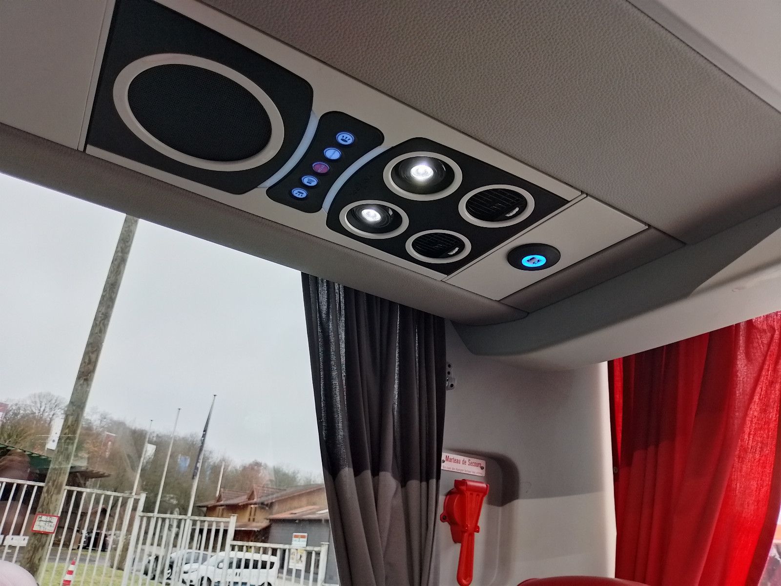 VANHOOL  2019 - Image 37 of 50