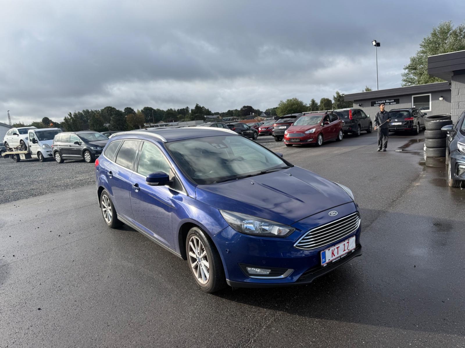 Ford Focus 2014 — interior