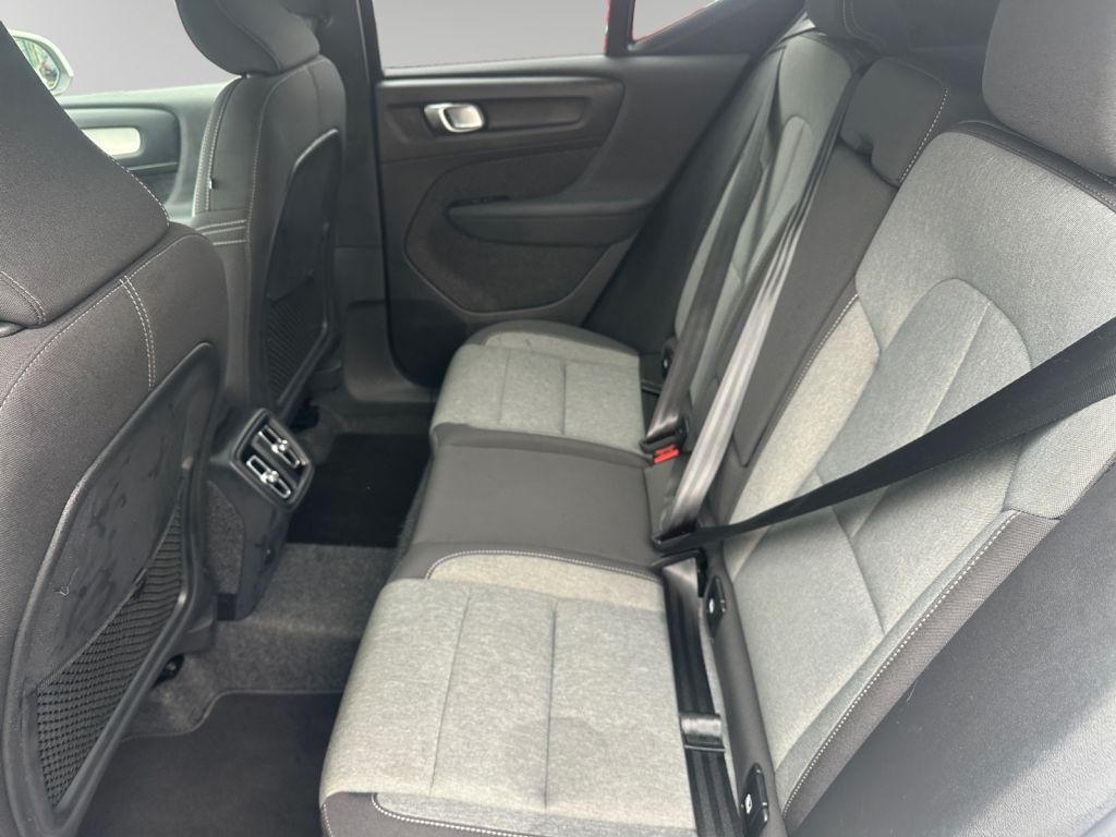 VOLVO XC40 B3 B DKG Core 360° Sitzkomfort-Paket VOLVO XC40 B3 B DKG Core 360° Sitzkomfort-Paket