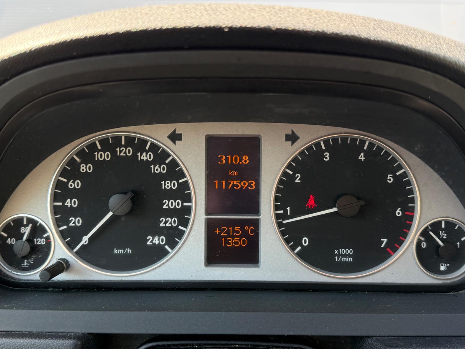 Mercedes-Benz B170 2005 — photo 11