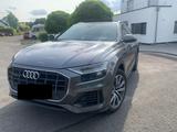 Audi Q8 45 TDI quattro tiptronic - - graue Audi Q8