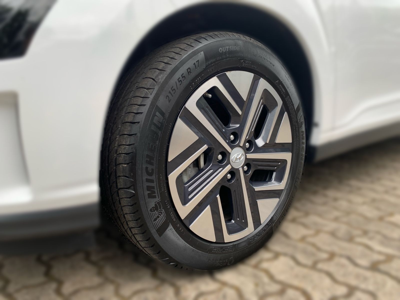 Fahrzeugabbildung Hyundai KONA Select Elektro 11 kW OBC Sitzheizung