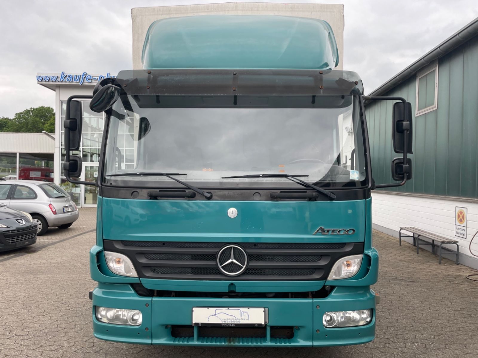Fahrzeugabbildung Mercedes-Benz Atego 822 Pritsche Plane KRAN PALFINGER 3,3T
