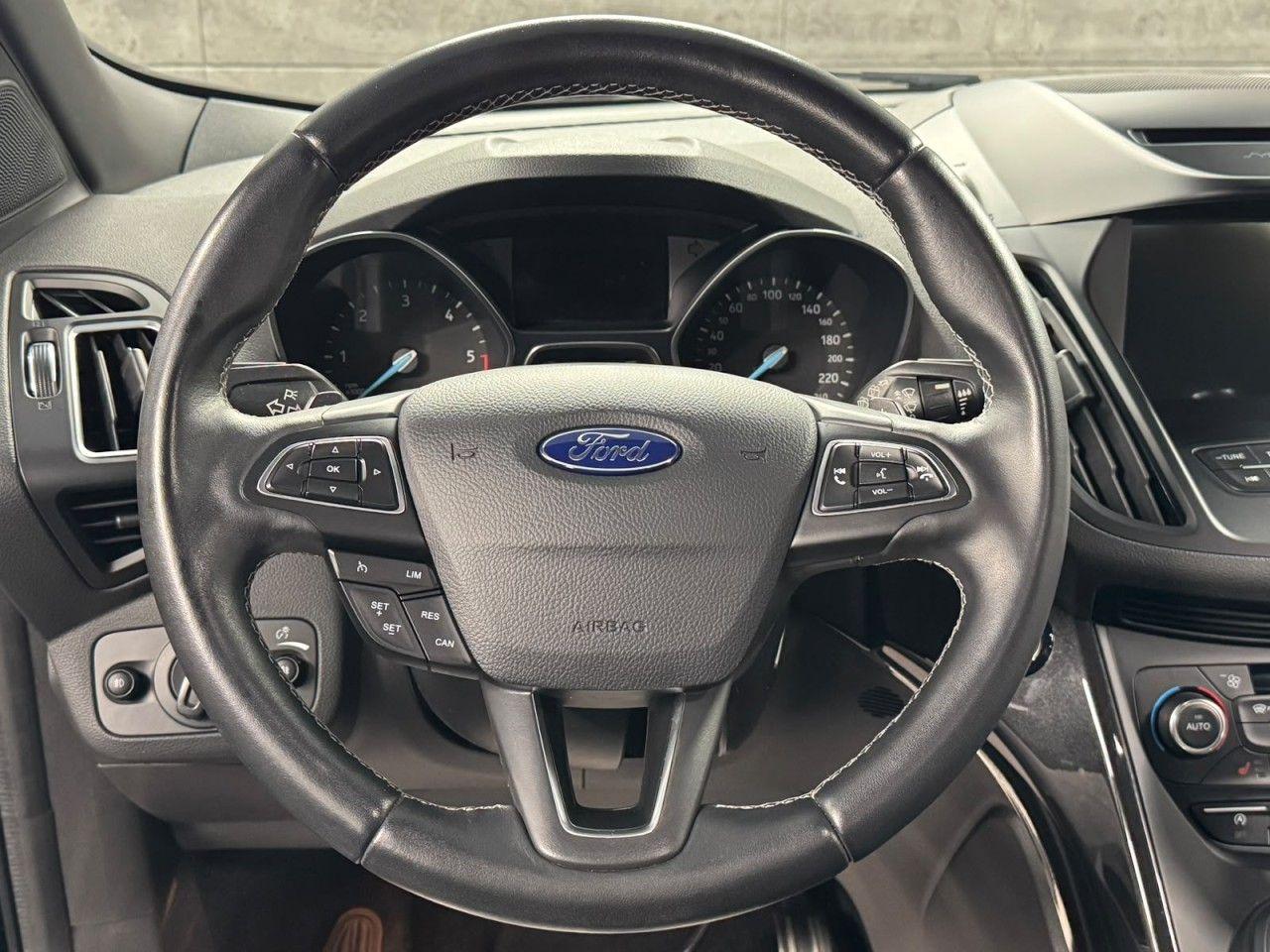 Ford Kuga 2.0 TDCi ST-Line AWD Aut*Navi*Bi-Xenon*AHK