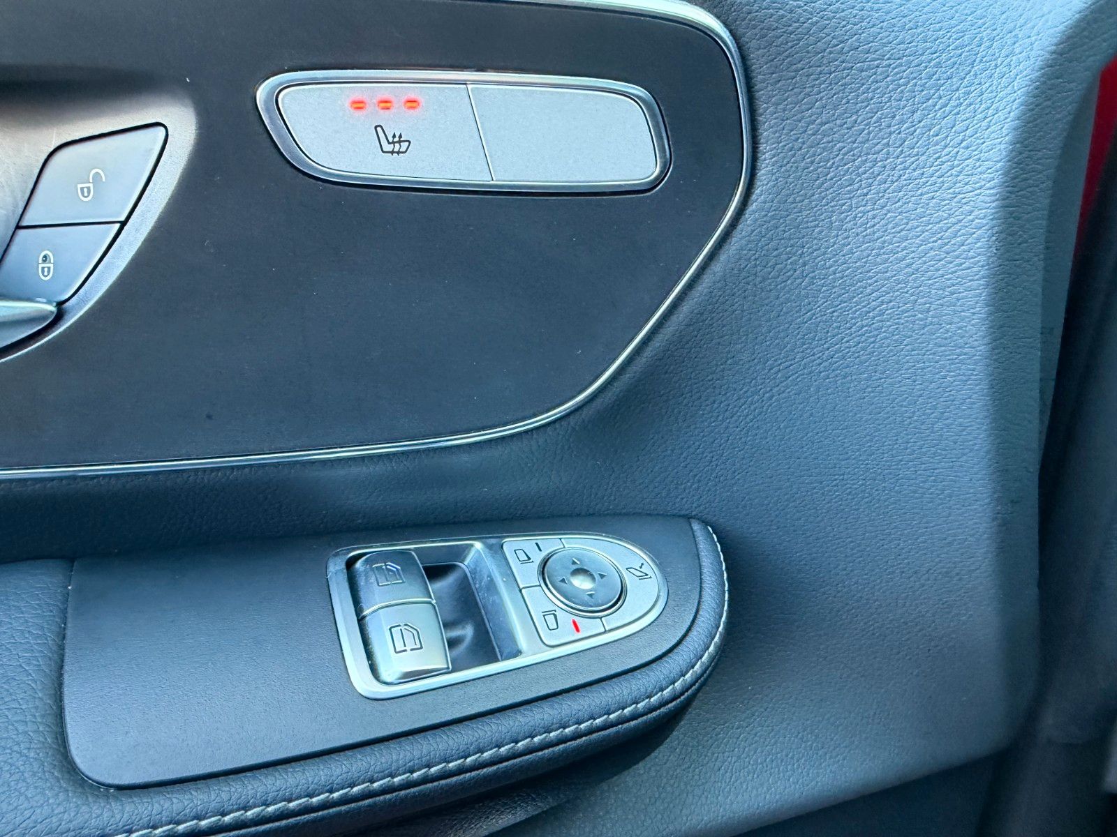 Fahrzeugabbildung Mercedes-Benz V 300 d AVA 4MATIC Liege AHK2,5to AIRMATIC Stdh