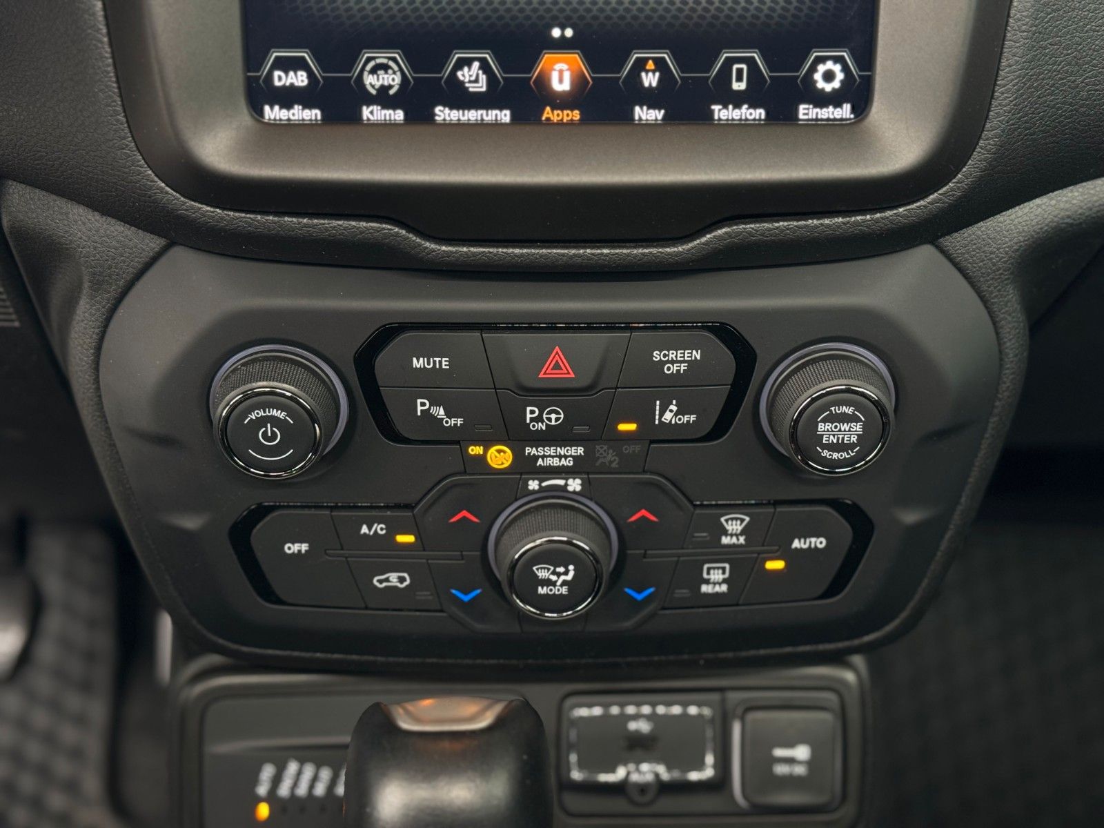Fahrzeugabbildung Jeep Renegade 2.0D Trailhawk 4WD "AHK Navi Soundsys."