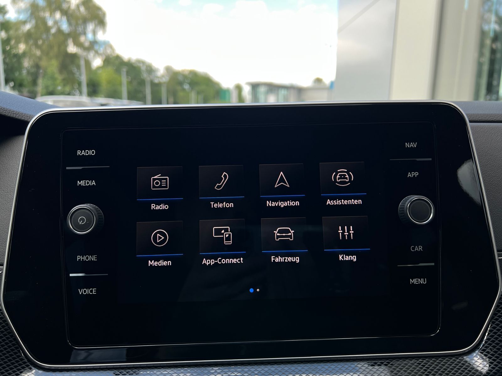 Fahrzeugabbildung Volkswagen T-Cross R-Line 1.5 TSI DSG *AHK,IQ.LIGHT,ACC,App