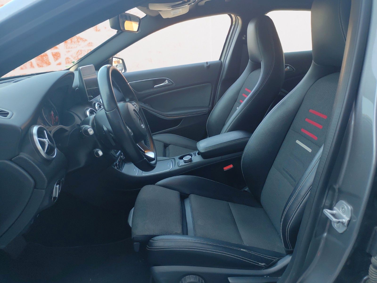 Fahrzeugabbildung Mercedes-Benz A -Klasse A 200 CDI / d ! Navi ! PDC !