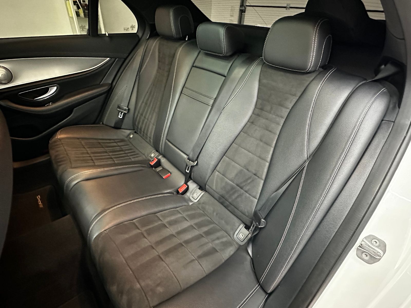 Fahrzeugabbildung Mercedes-Benz E 350d AMG-LINE/WIDESCREEN/360°KAM/PANO/E43 Opt.
