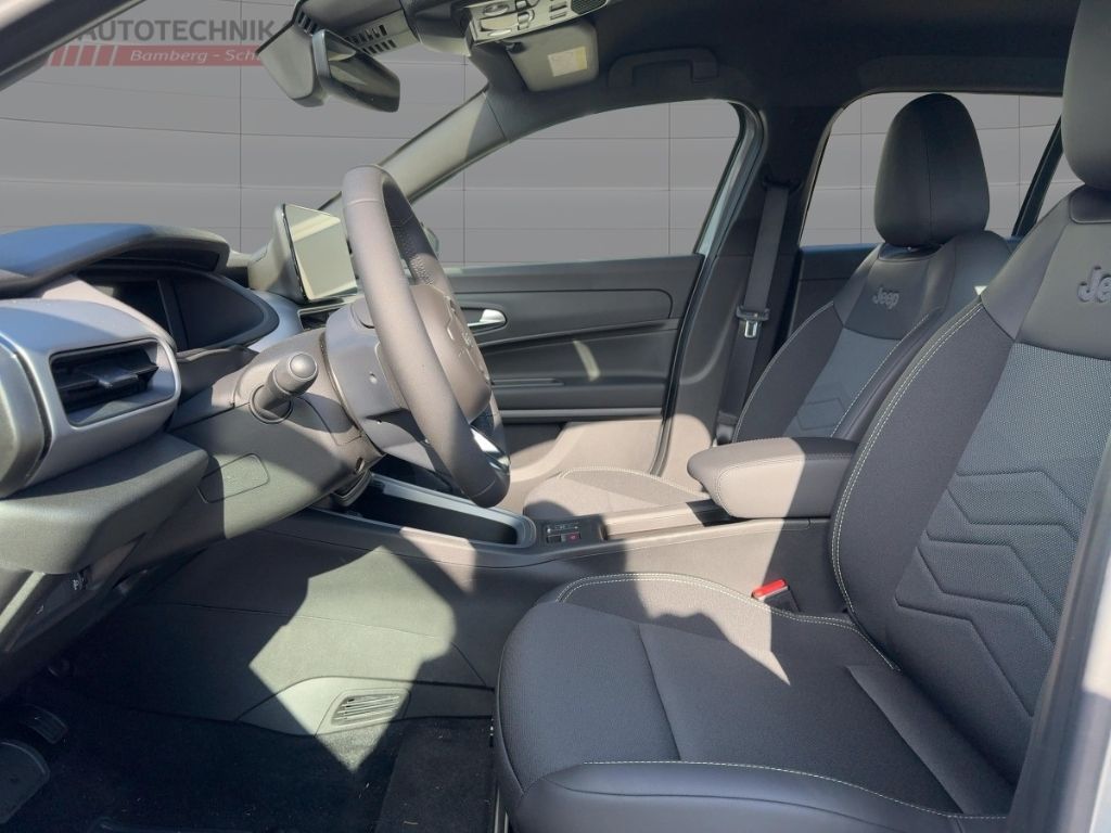 Fahrzeugabbildung Jeep Avenger e-Hybrid Altitude NAVI ALLWETTER WINTER