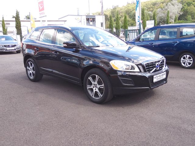 Volvo XC 60 XC60 Momentum AWD Aus 1-Hand Tüv & Au Neu