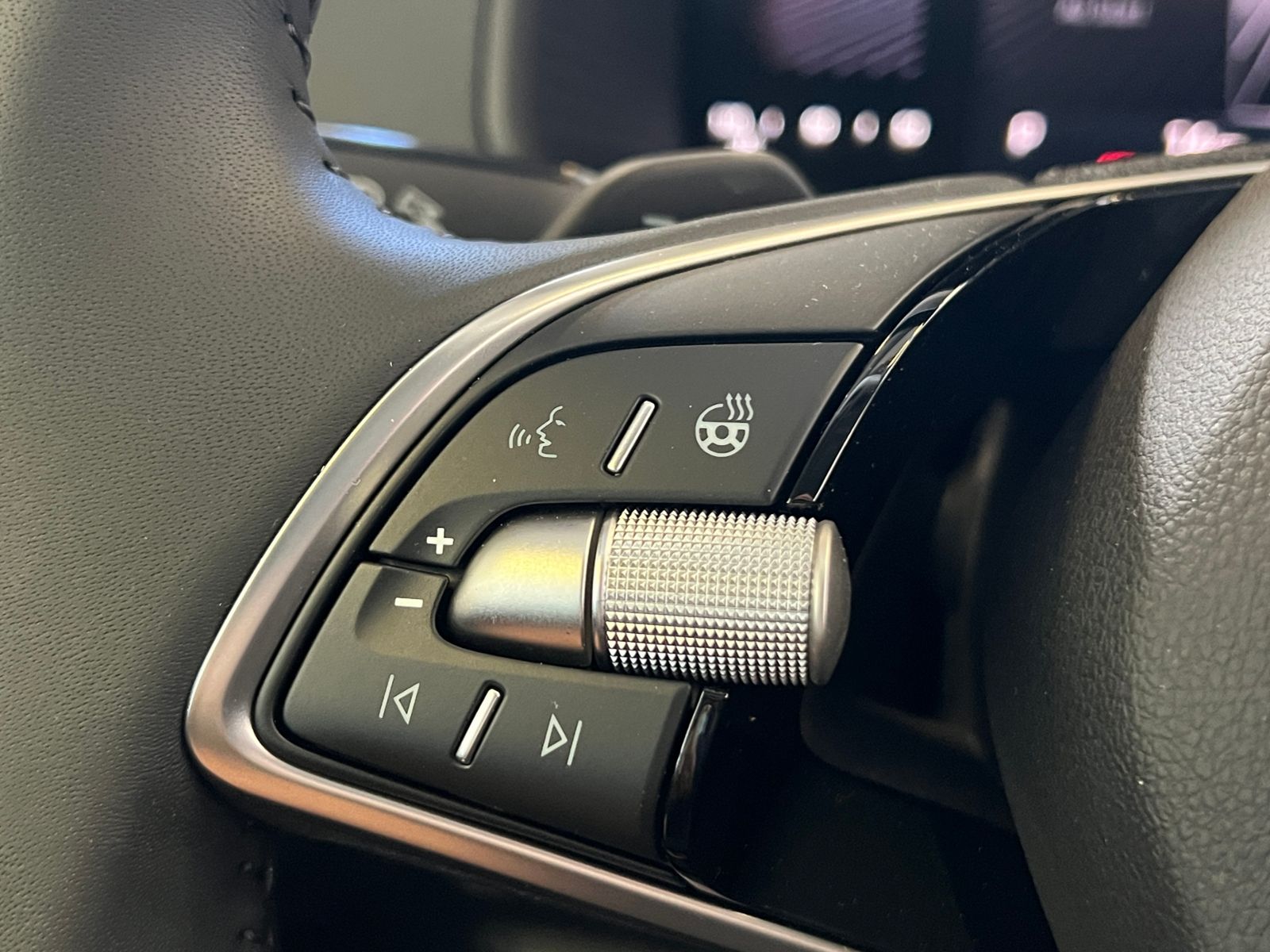 Fahrzeugabbildung SKODA Karoq Selection 1.5 TSI DSG *AHK, LED, 18"-LM*