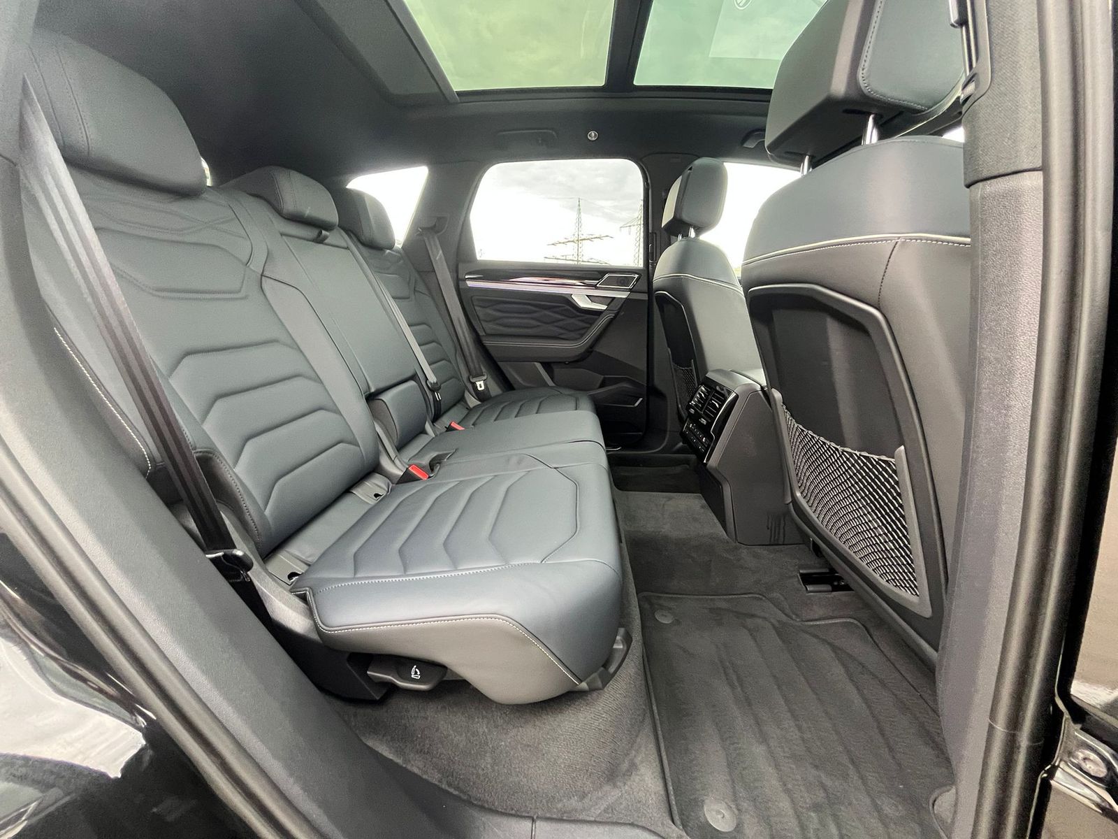 Imagen del vehículo: Volkswagen Touareg 3.0 TDI 4M R-Line VOLL Black 22" UPE 114T