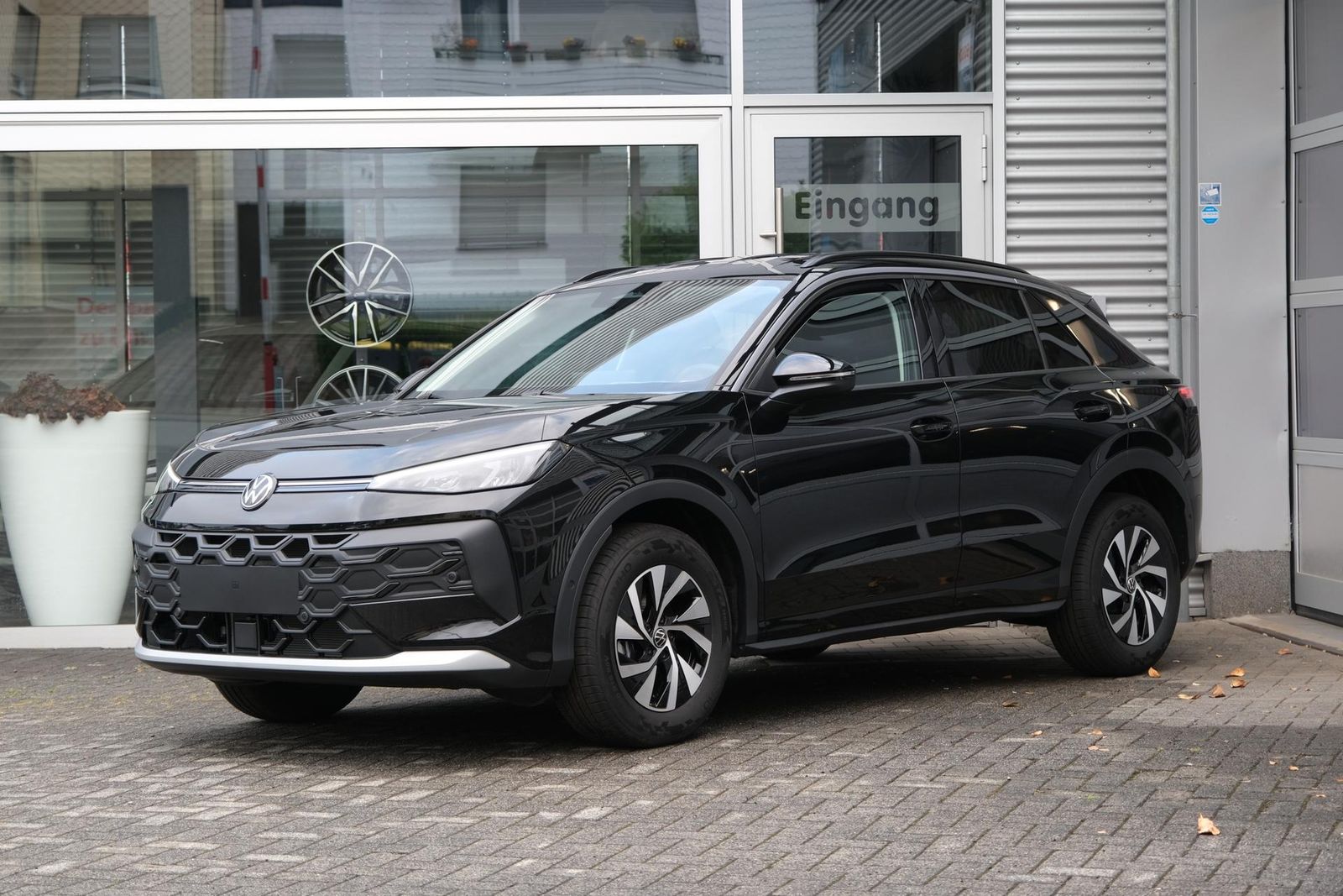 Volkswagen T-Roc 1.5 eTSI Life DSG AHK ACC LED App-Navi ...