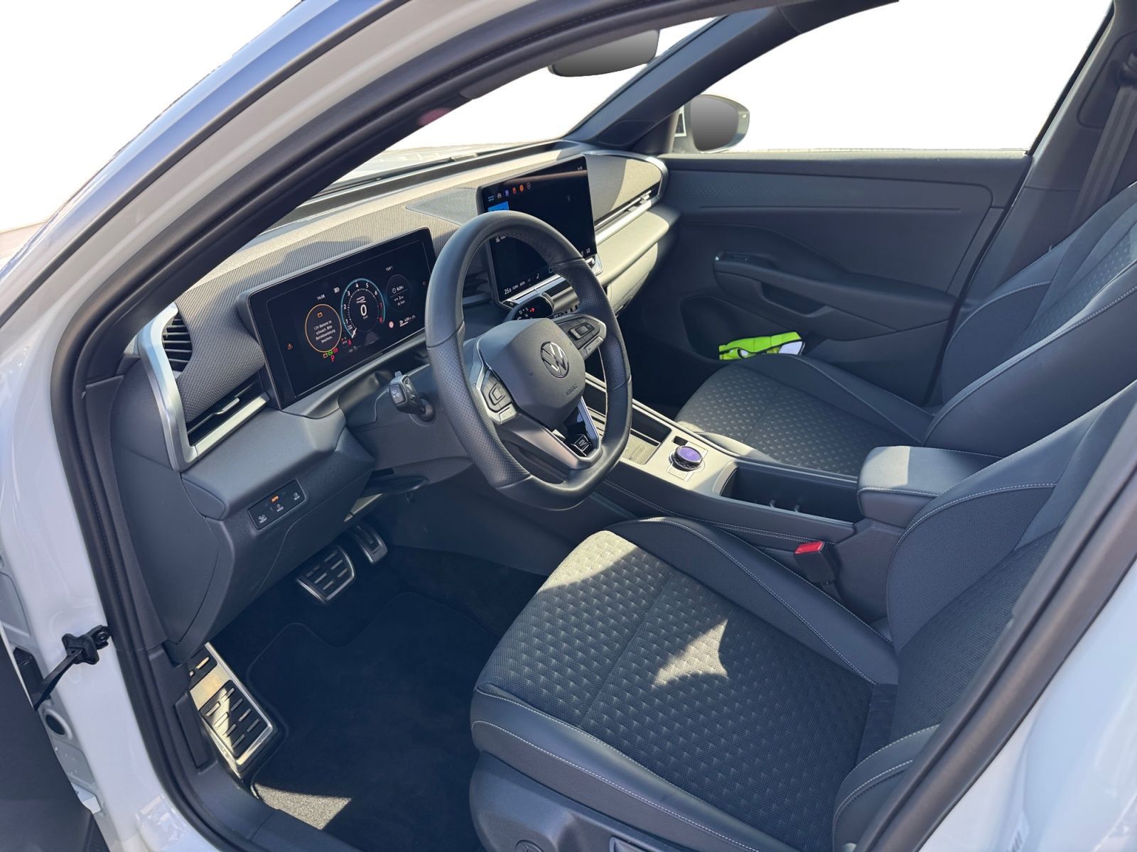 Volkswagen T-Roc R-Line 1.5 eTSI DSG MATRIX KAM 18 ACC NA foto 4