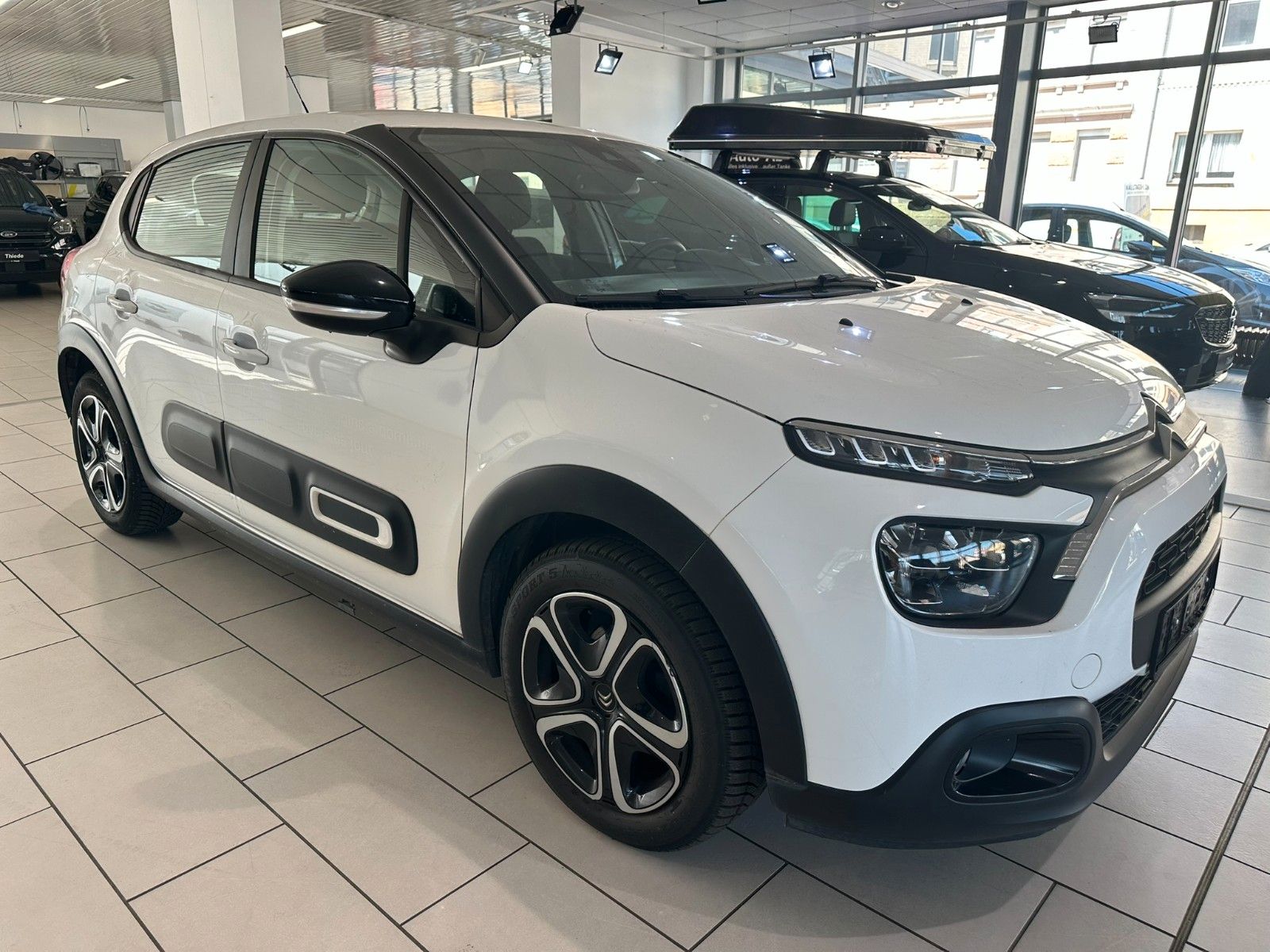 Fahrzeugabbildung Citroën C3 Feel Pack 1.2 NAVI/LED/PDC/ALU/DAB/TEMPOMAT