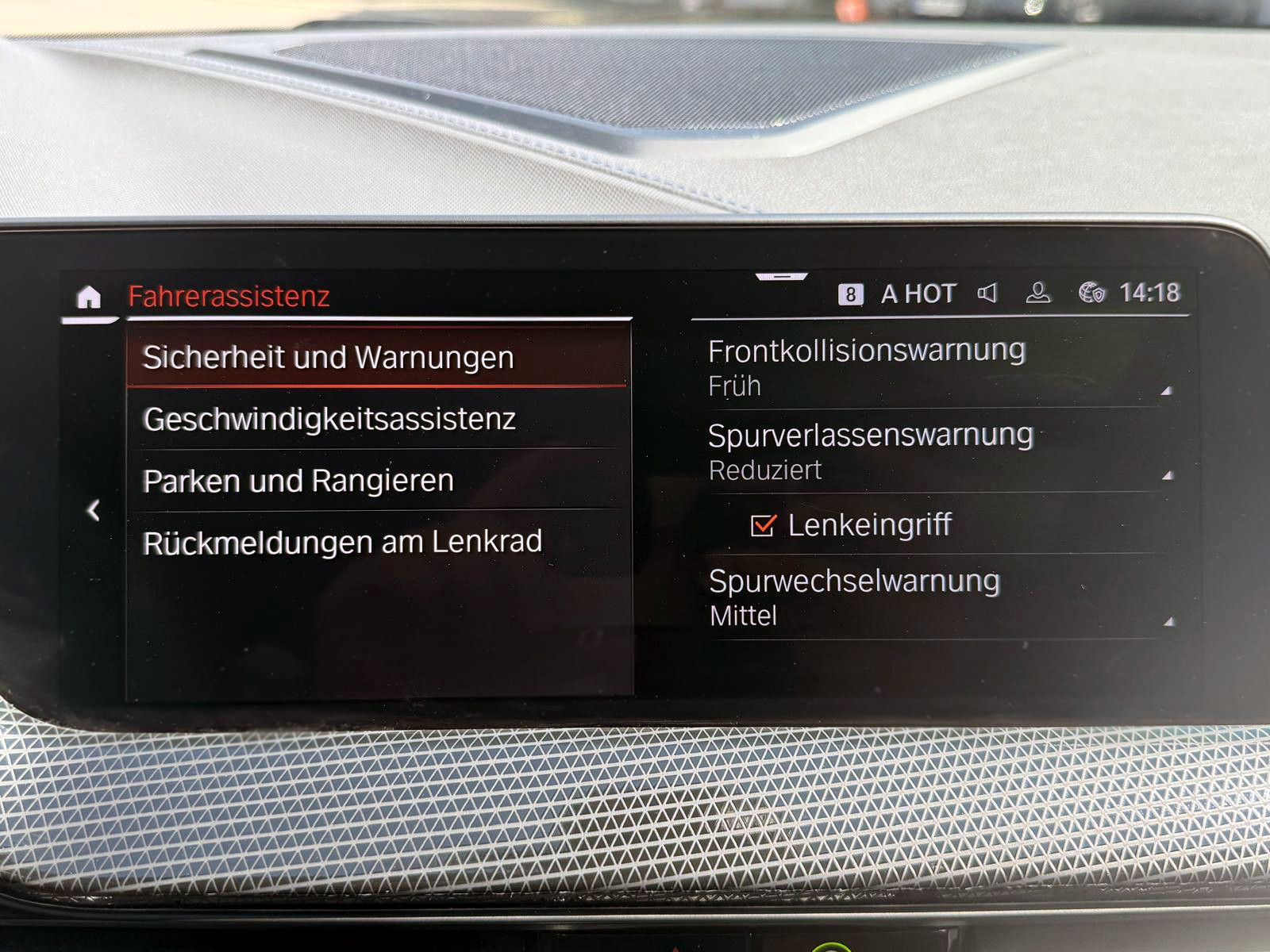 Fahrzeugabbildung BMW 118i Steptr. M-Sport LED PANO KAM SHZ CarPlay BT