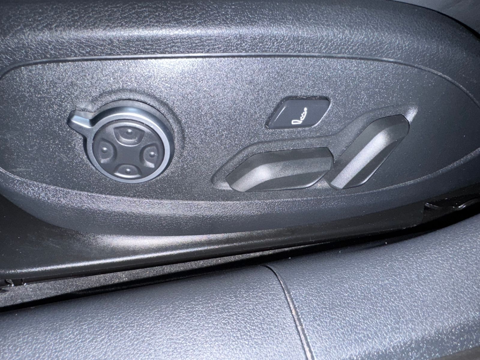 Fahrzeugabbildung Audi A4 35 TDI S-LINE BLACK RS4 SITZE MASSAGE VIRTUAL