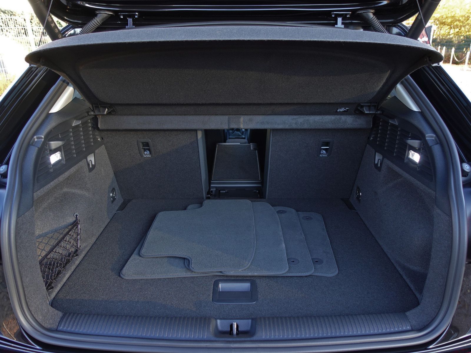 Fahrzeugabbildung Audi Q2 35 TFSI S line Matrix HiFi Kamera AHK ...