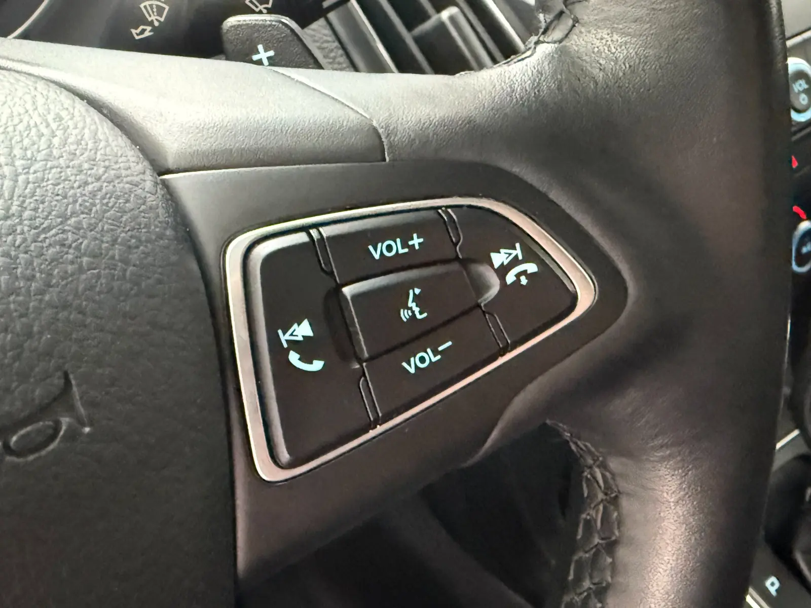 Ford Focus 2015 — photo 20