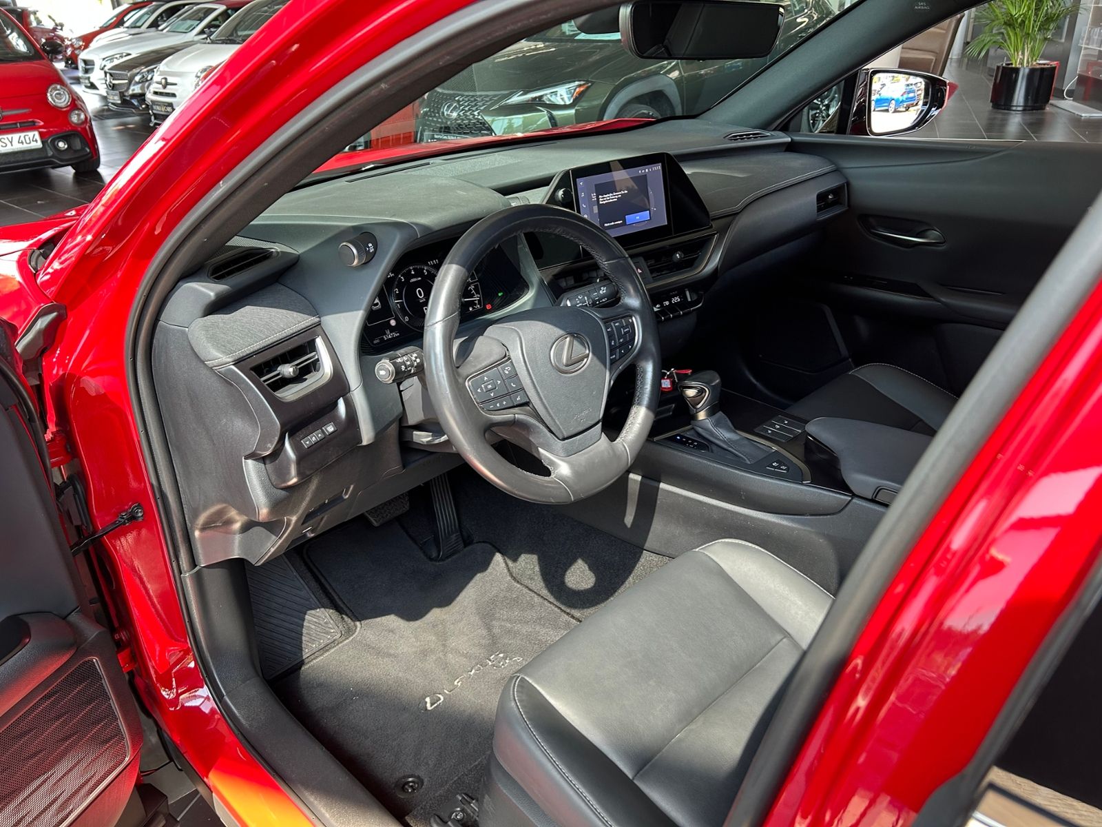 Fahrzeugabbildung Lexus UX 250 h F Sport HUD LED NAV RFK SHZ ALU